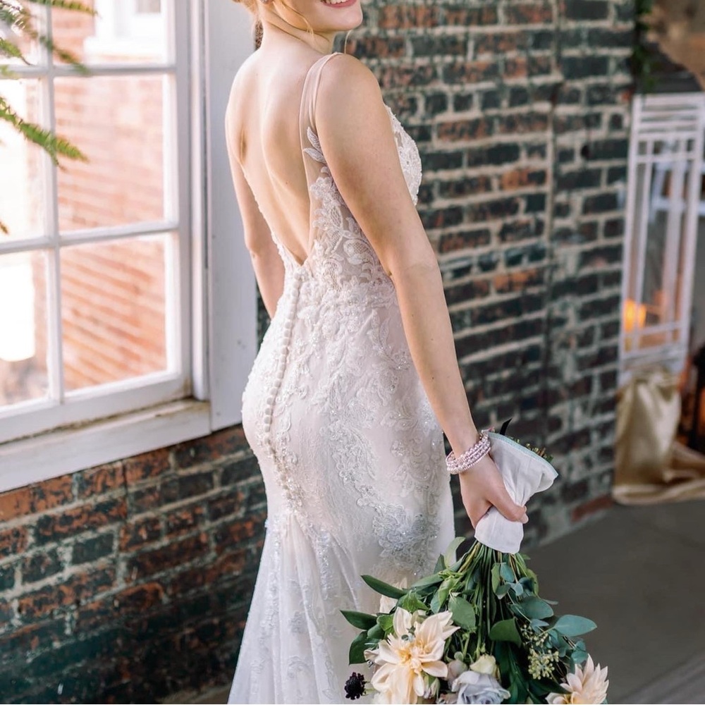Elegant White Lace Bridal Dress
